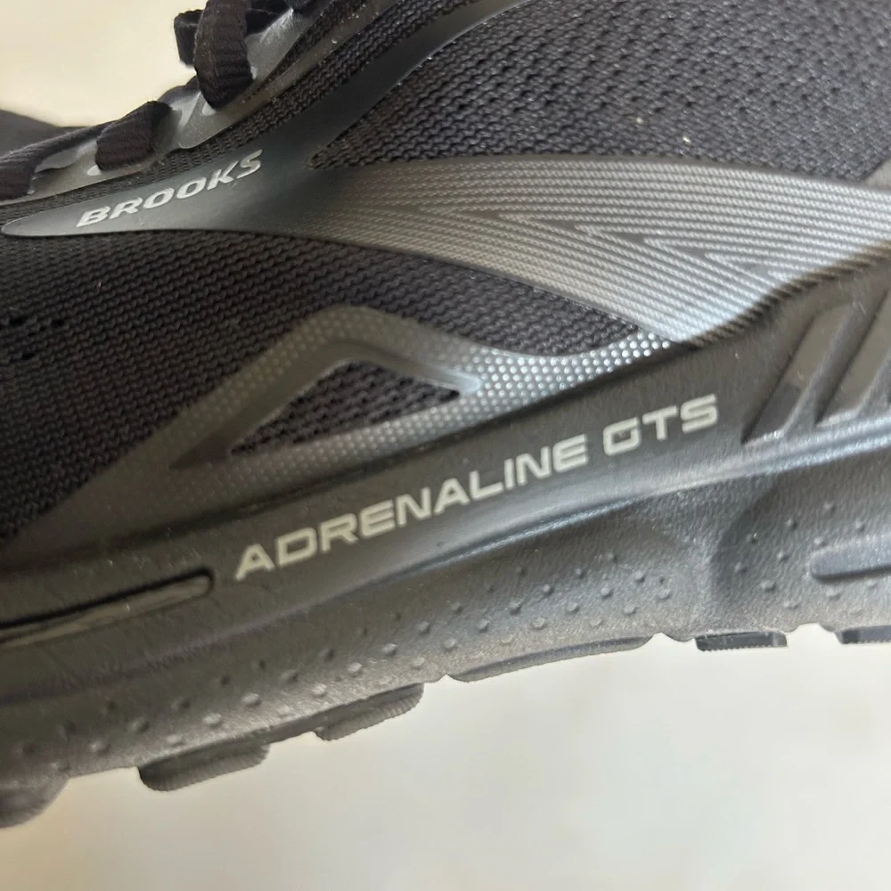 Like new Brooks Adrenaline GTS 23 running shoes - Picture 4 of 6